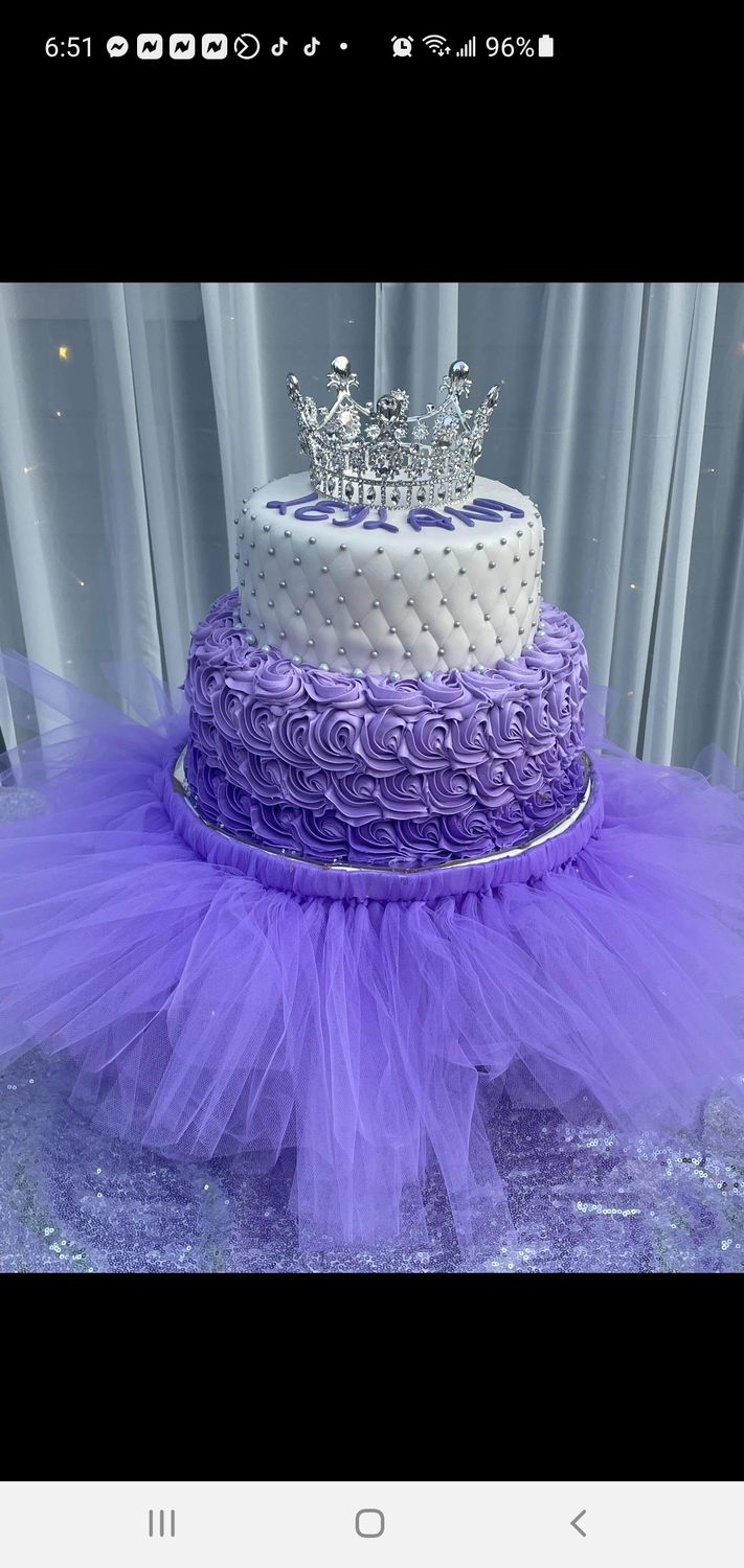 Detailed GG Cakes custom cake